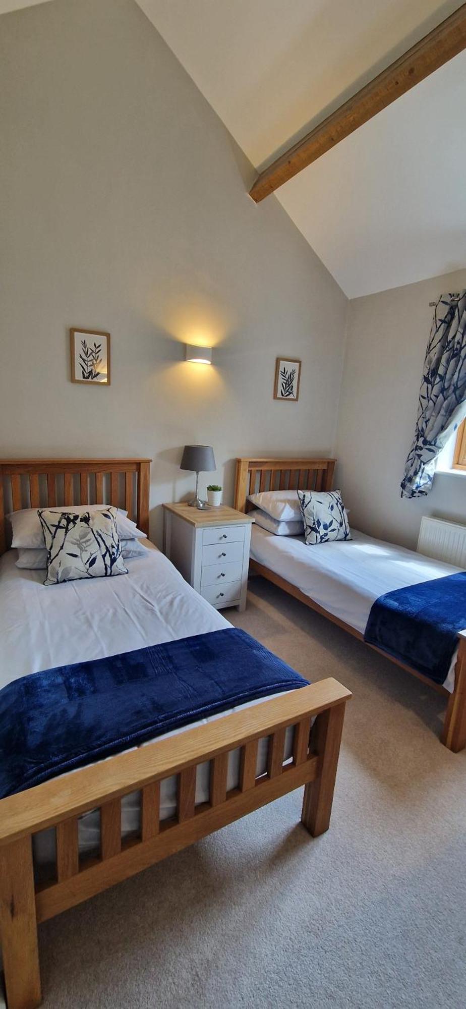 Hook Farm Cottages Royal Wootton Bassett Exterior photo